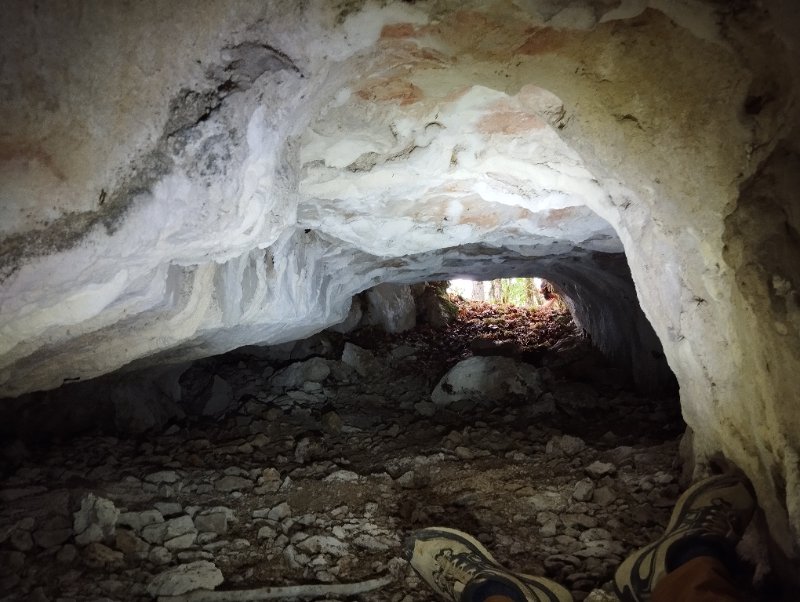 Gissey-sur-Ouche - grotte du champ de Cras numéro 2 - photo entrée cavité vue de l intérieur 2, Aurélien Bloch.jpg
Fichier manquant